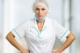 Ponížení v nemocnicích. Co tady stojíte, jste k ničemu, velí mi zdravotní sestra - Médium.cz